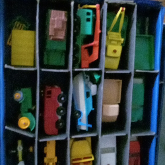 1960's Matchbox vehicles and carrying case. - Picture 5 of 10